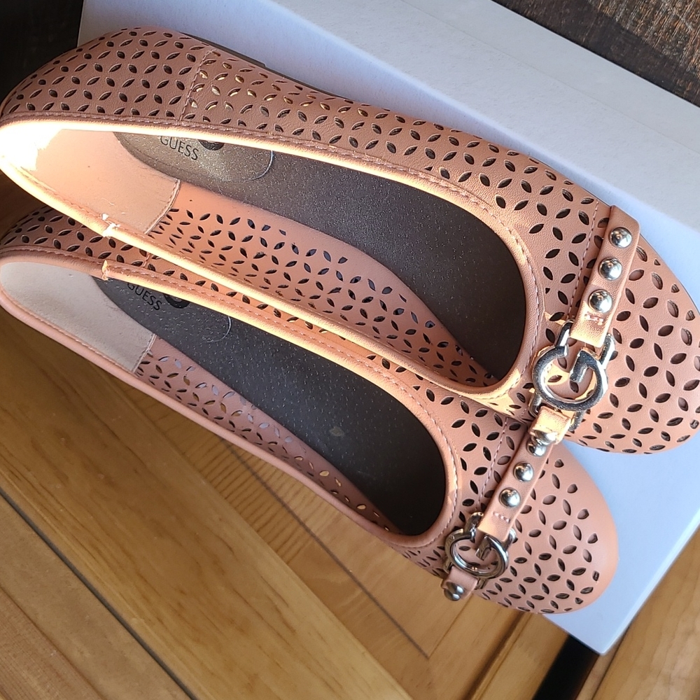 Guess Size 8 Like New Flats